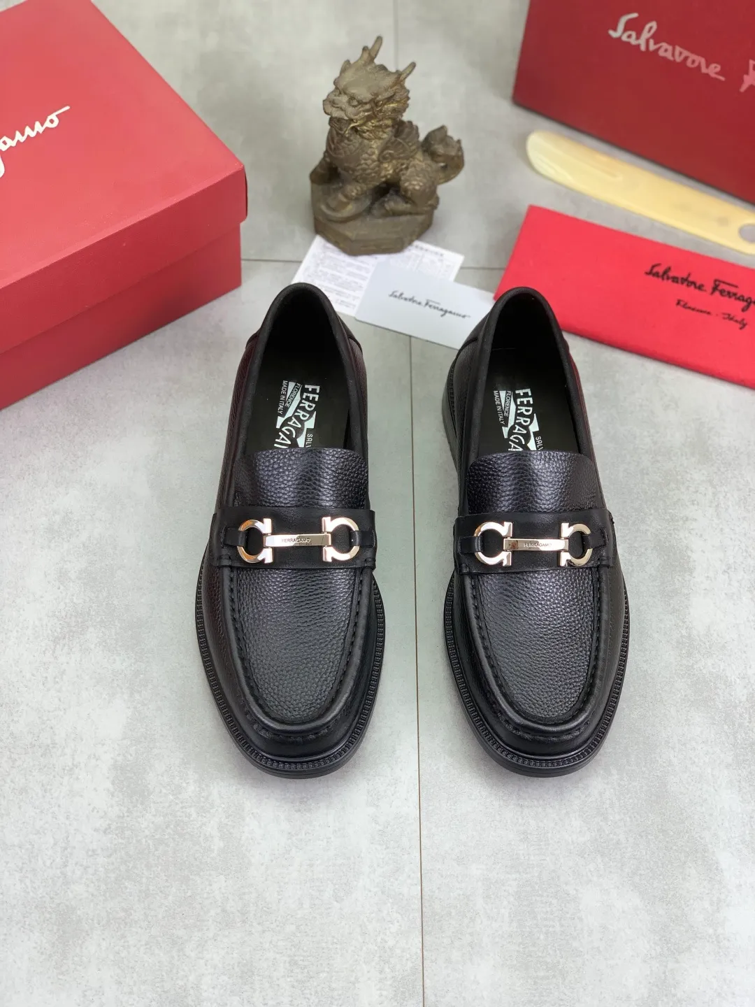 Men's Men's Shoes 💰P540💰[New Style] Water-dyed Niuli 🆘[Salvatore Ferragamo] Ferragamo's latest casual business leather shoes for men! Available at counters simultaneously! The fabric is made of specially imported original calfskin, the lining is made of imported water-dyed cowhide, and the original combination outsole is absolutely luxurious and leads the fashion trend. Matching code: 39-44 (38 45 customized) black optional